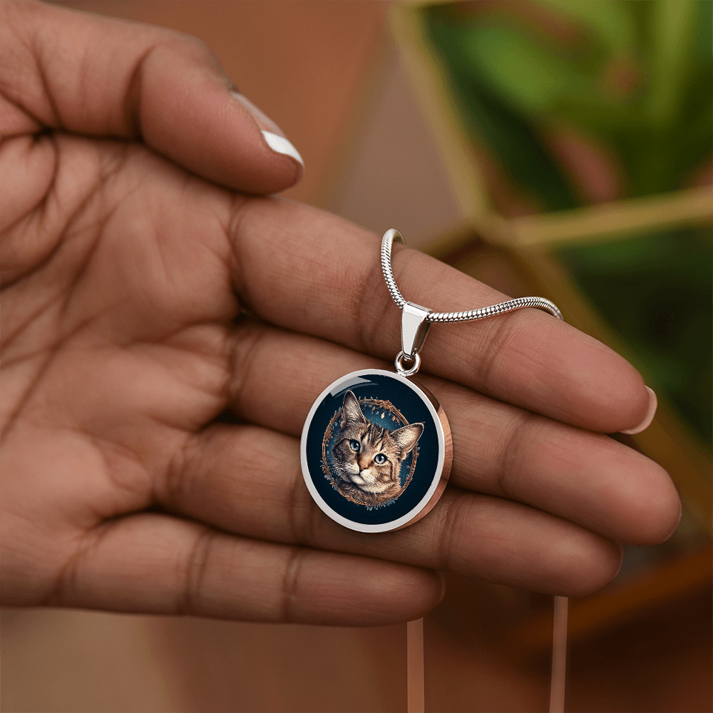 Collier Pendentif Petit Chat aux Yeux Bleus
