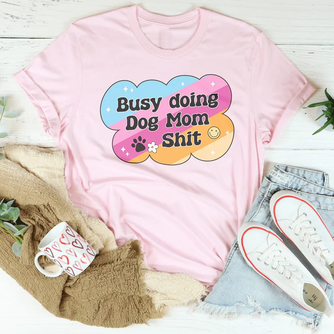 Camiseta de mamá perruna ocupada haciendo caca