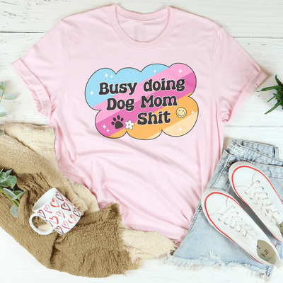 Camiseta de mamá perruna ocupada haciendo caca