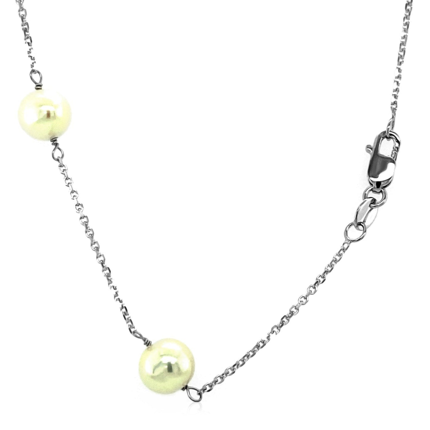 Collier élégant en or blanc 14 carats avec perles blanches