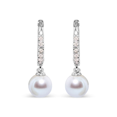 Pendientes de gota de perlas de agua dulce cultivadas y acentos de diamante en oro blanco de 10 quil