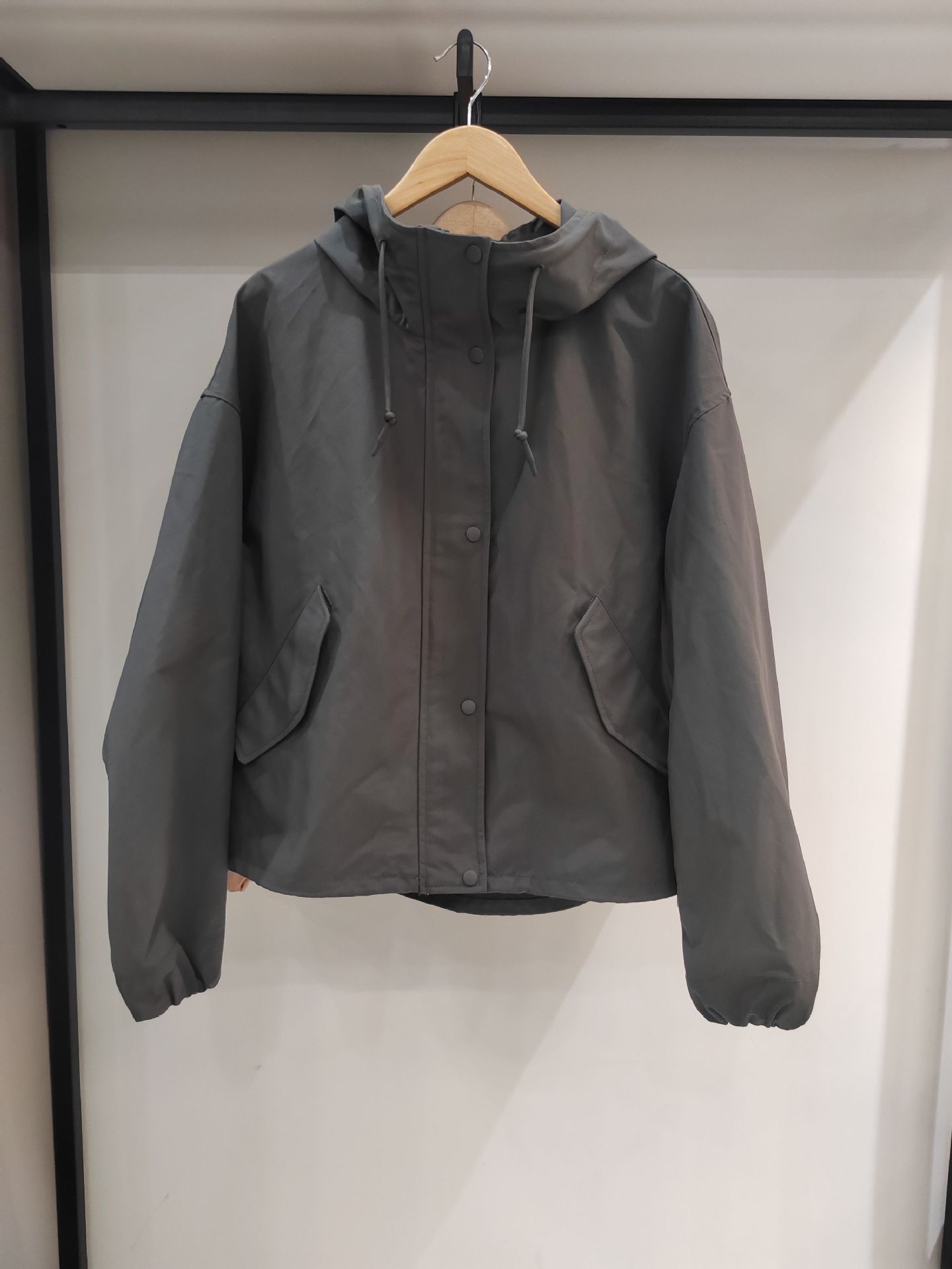 Chaqueta de Mujer con Capucha - Prenda Exterior Versátil