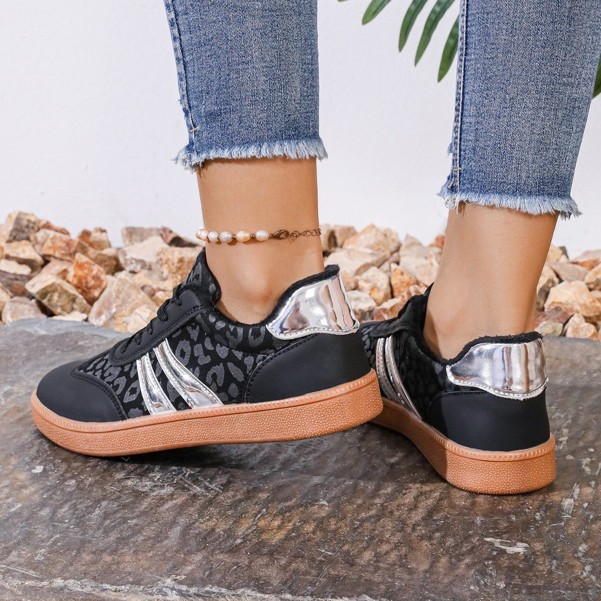 Lightweight Women's Casual Sneakers for Travel and Exercise