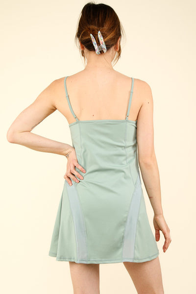 Vestido Mini Activo de Tenis con Detalles de Malla y Pantalones Cortos Integrados