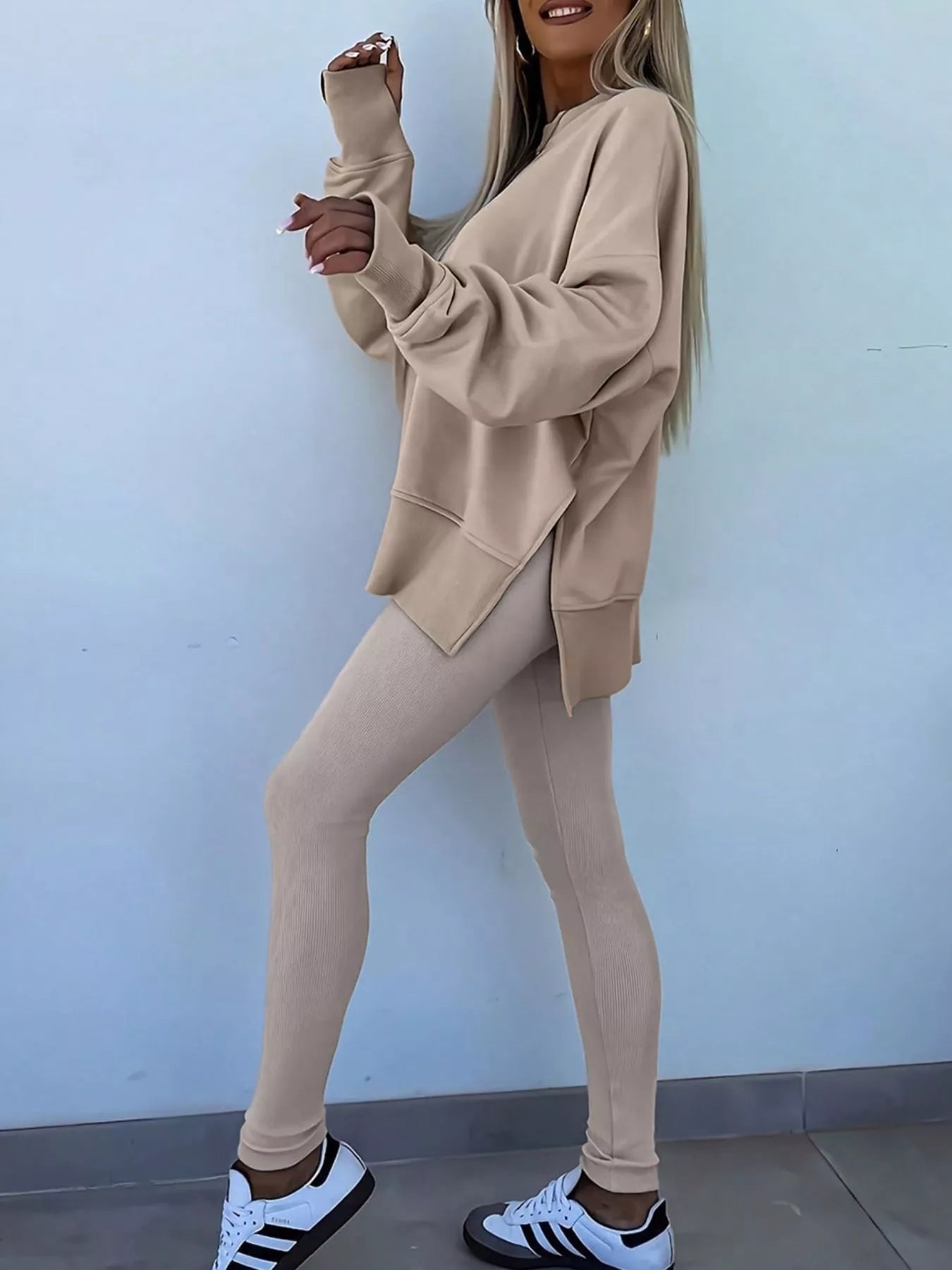 Conjunto de Sudadera Oversized con Abertura y Leggings Acanalados