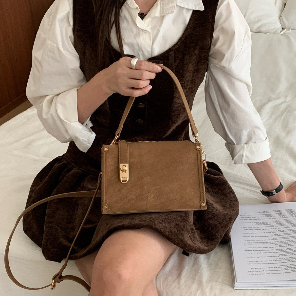 Stylish Women's Zipper Shoulder Bag for Everyday Use