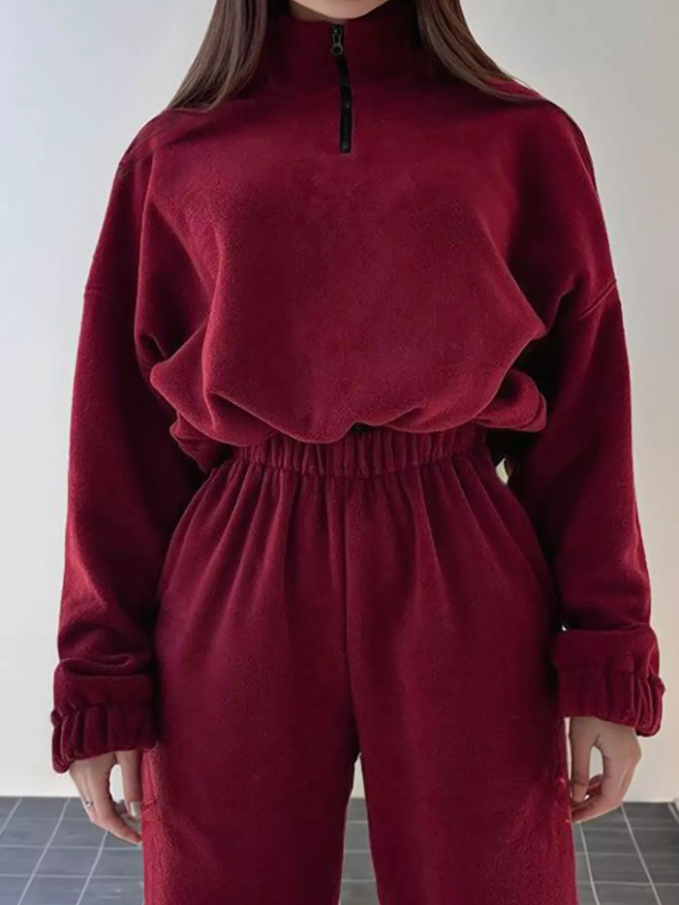Conjunto de Sudadera y Pantalones de Cuello Cuartillo Premium