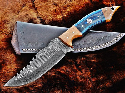 Exquisite Custom Damascus Steel Hunting Knife with Premium Wood Handle - Korvel