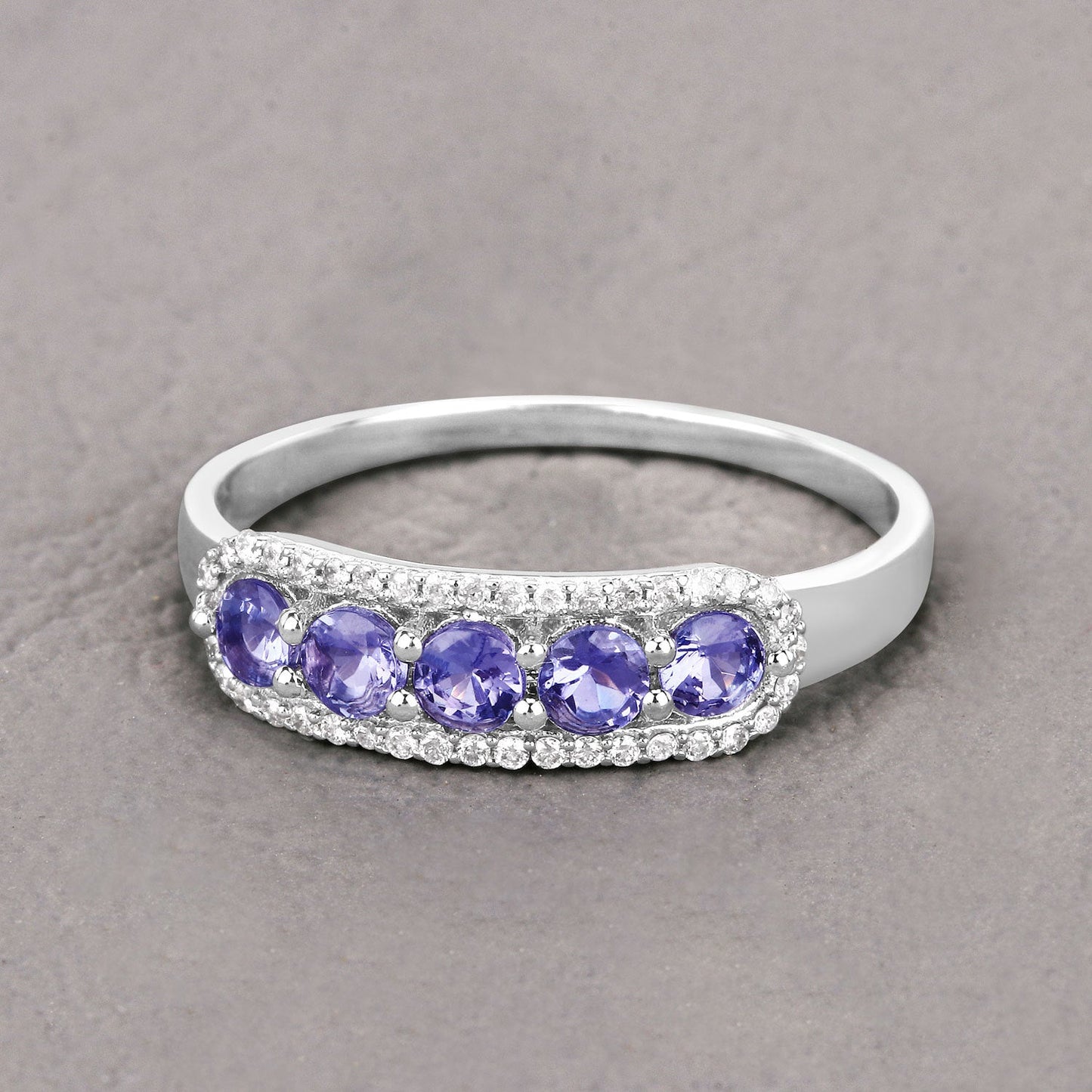 Anillo de 0.61 quilates de tanzanita genuina y diamantes blancos en oro blanco de 14K