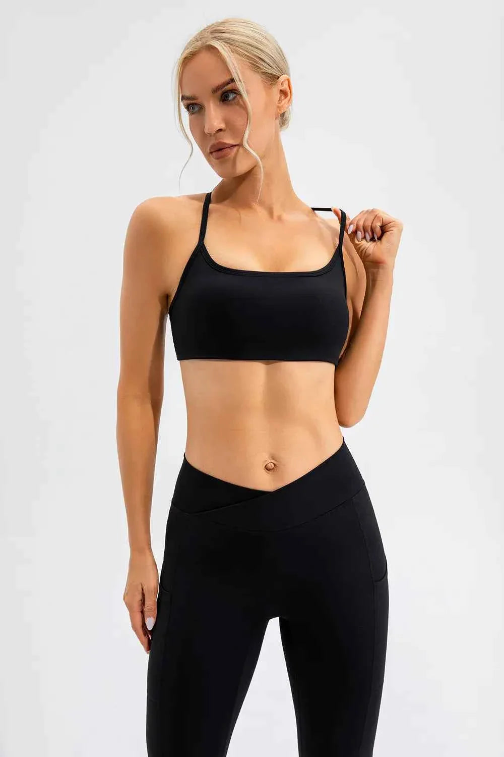 Camiseta Activa con Tirantes en Cruz
