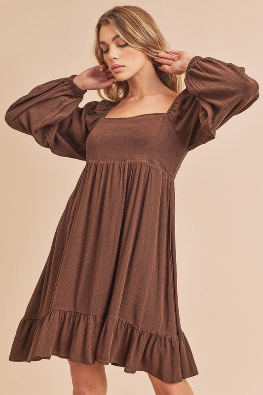 Vestido Mini de Cuello Cuadrado con Mangas Abullonadas y Dobladillo Volante