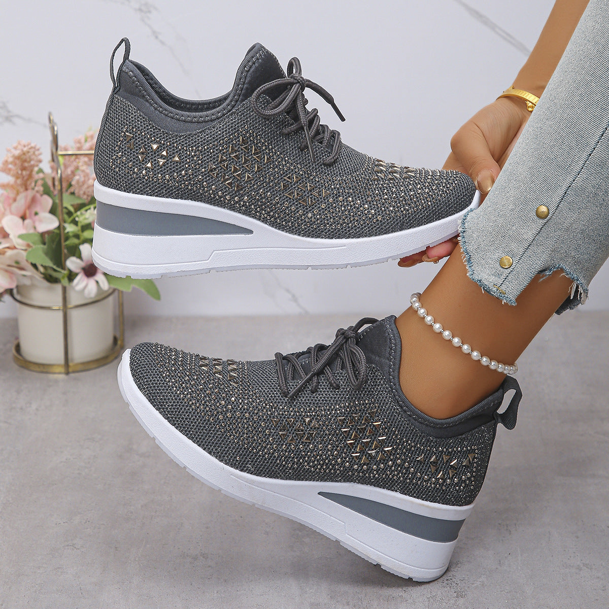 Zapatillas de cuña con cordones y strass para mujeres
