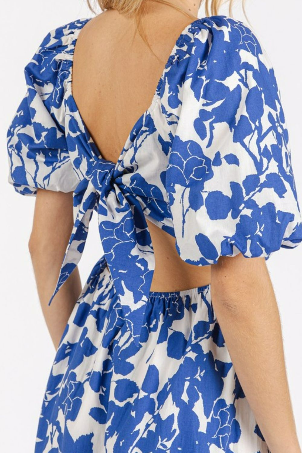 Charming Summer Floral Puff Sleeve Dress with Cutout Back – A Unique Blend of Elegance and Playfulness - Korvel