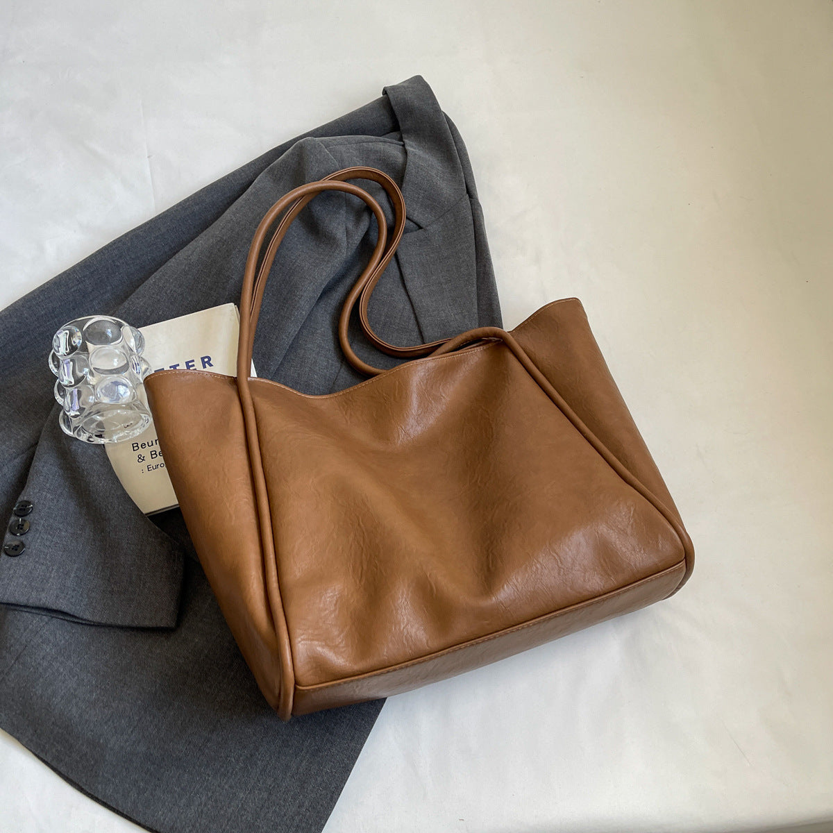 Elegant Soft Leather Shoulder Bag for Everyday Use