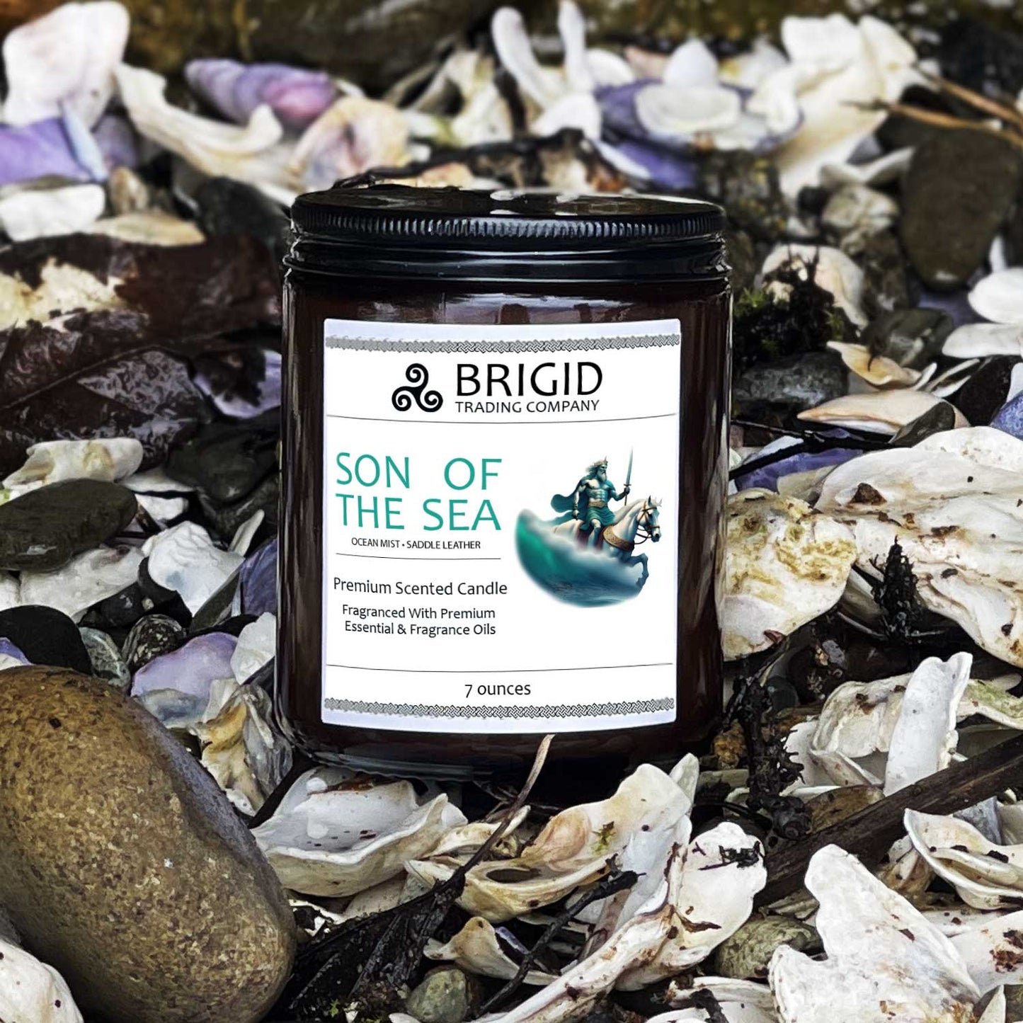 Ocean's Embrace Soy Wax Candle - Sea Salt, Fresh Breeze & Leather - Korvel