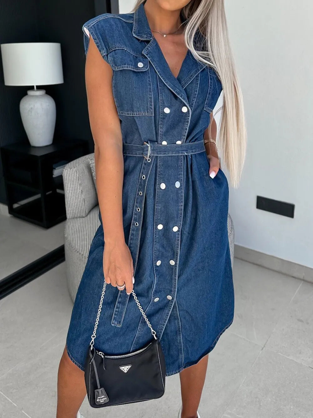 Robe en denim sans manches décontractée avec cintrage à la taille