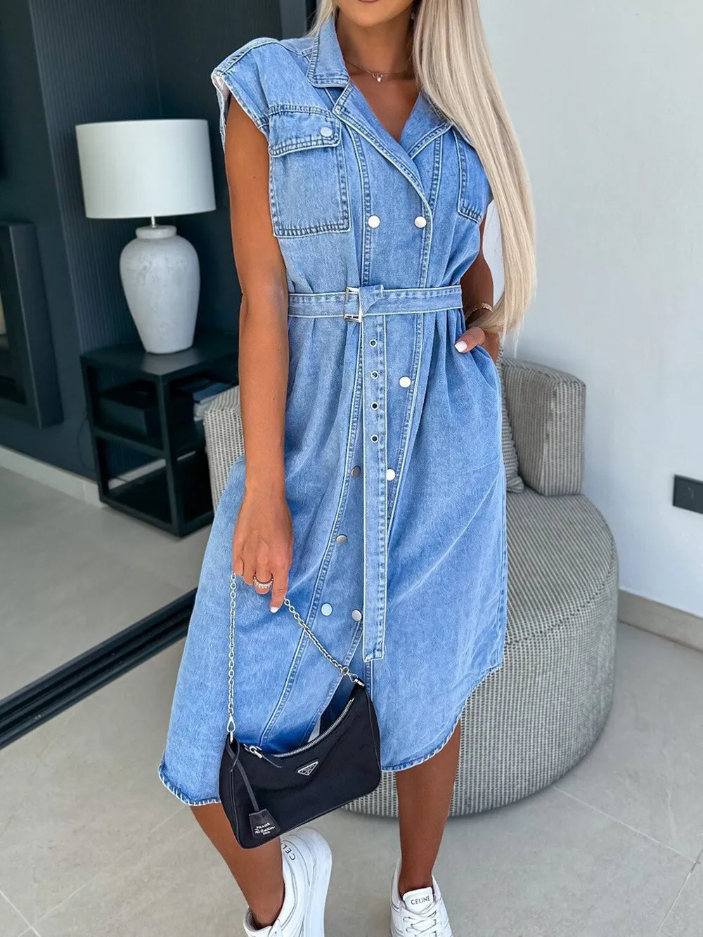 Robe en denim sans manches décontractée avec cintrage à la taille