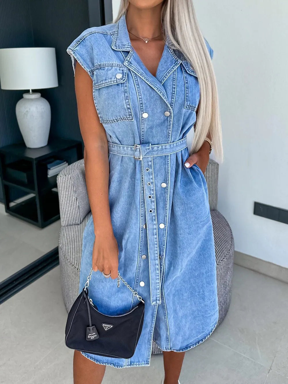 Robe en denim sans manches décontractée avec cintrage à la taille
