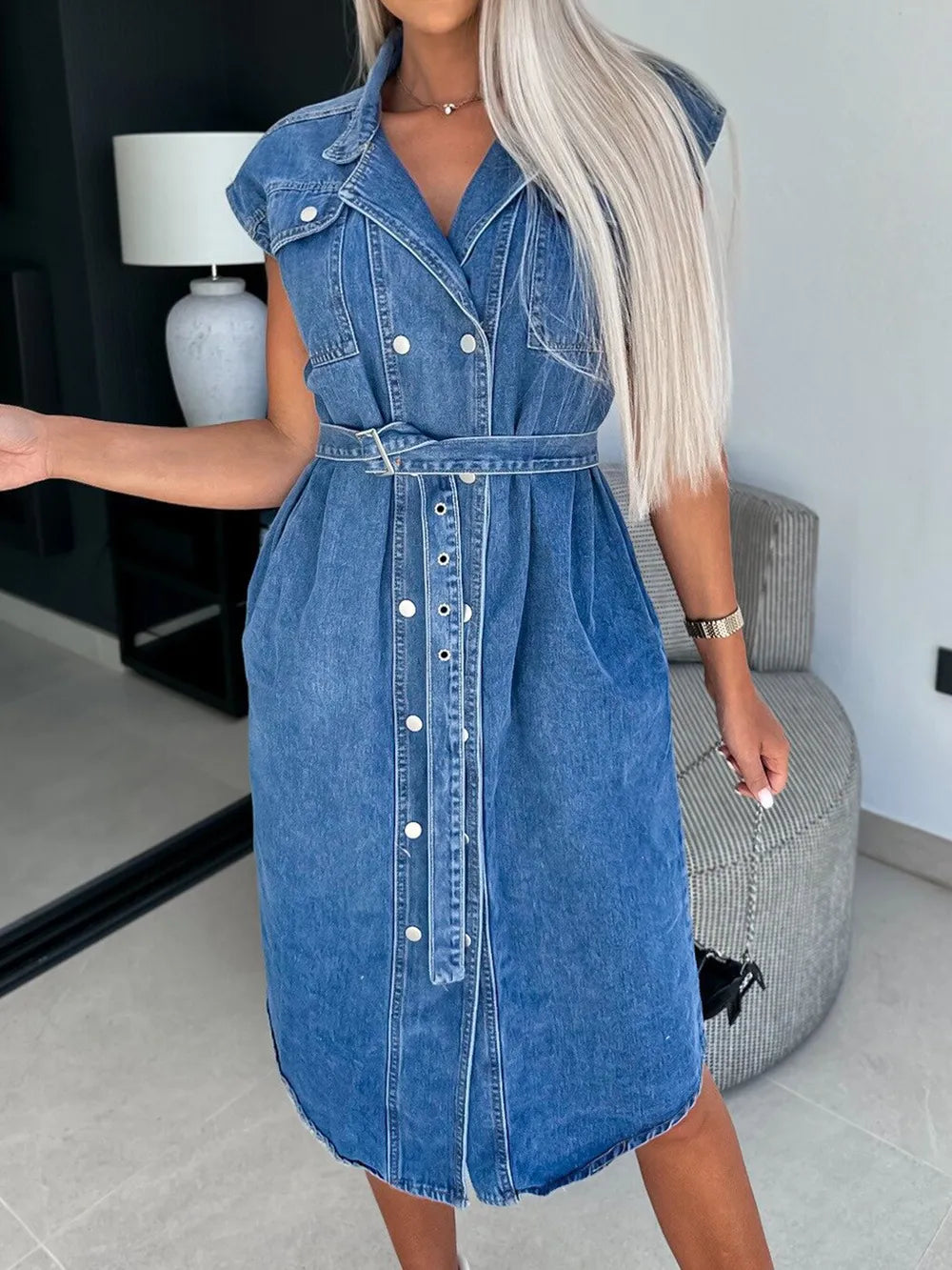Robe en denim sans manches décontractée avec cintrage à la taille