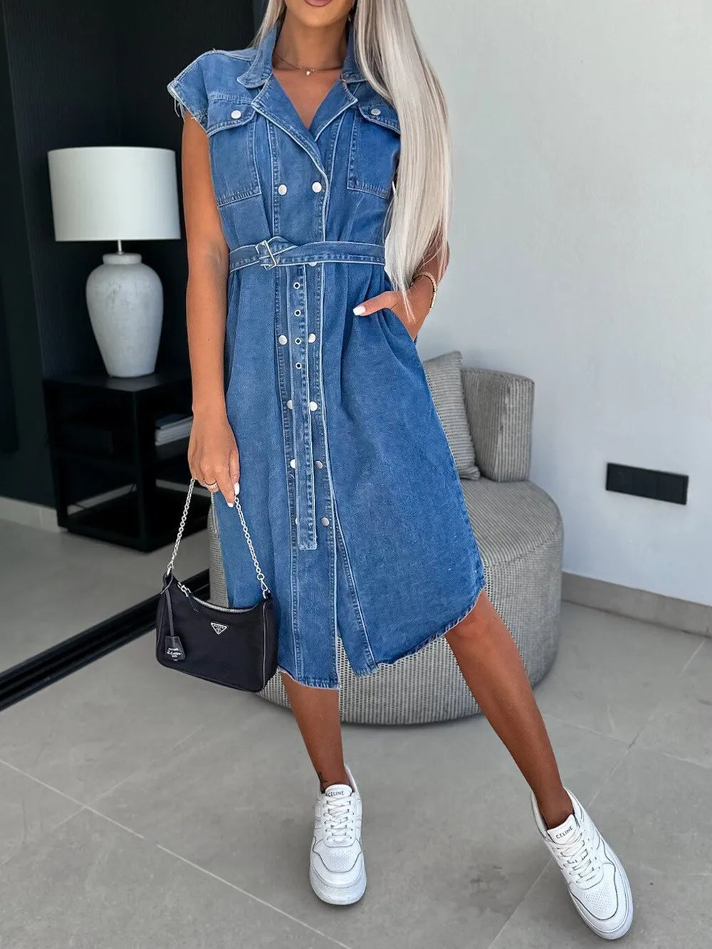 Robe en denim sans manches décontractée avec cintrage à la taille