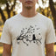 Camiseta Unisex Softstyle Gato en un Árbol