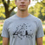 Camiseta Unisex Softstyle Gato en un Árbol