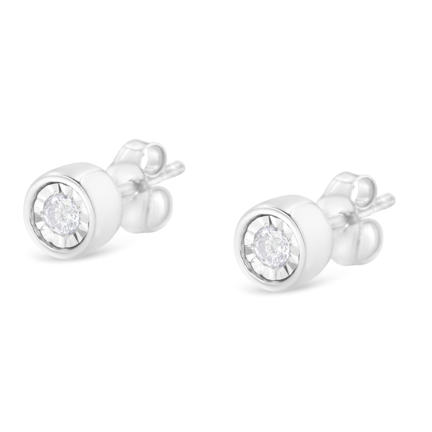 Pendientes de Stud Estilo Barril con Diamante en Bezel de Plata Esterlina .925