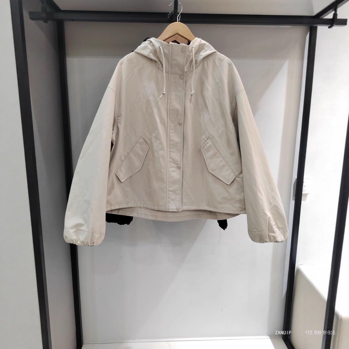 Chaqueta de Mujer con Capucha - Prenda Exterior Versátil
