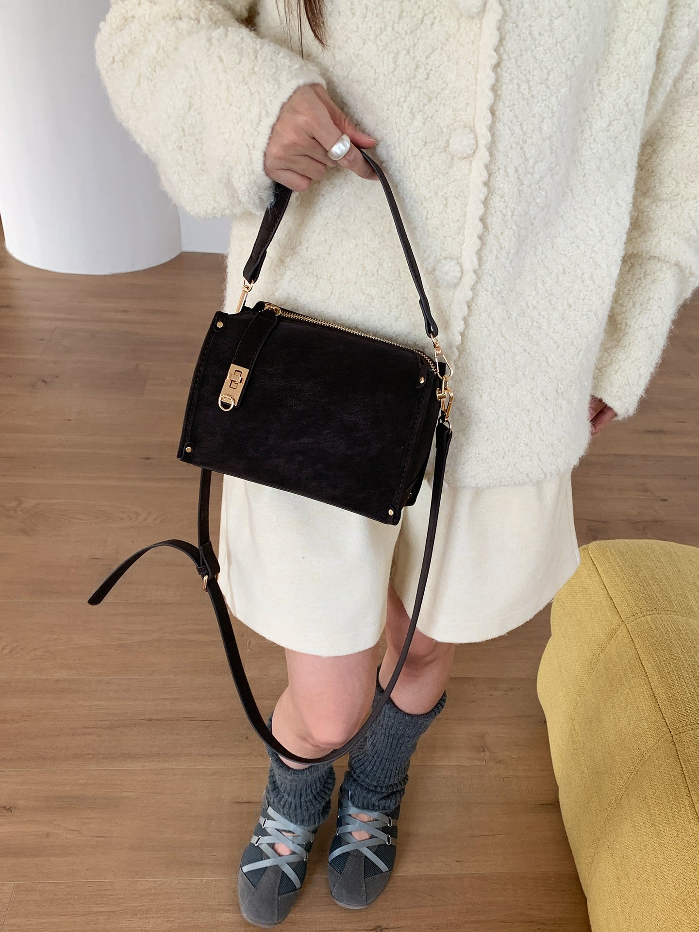Stylish Women's Zipper Shoulder Bag for Everyday Use