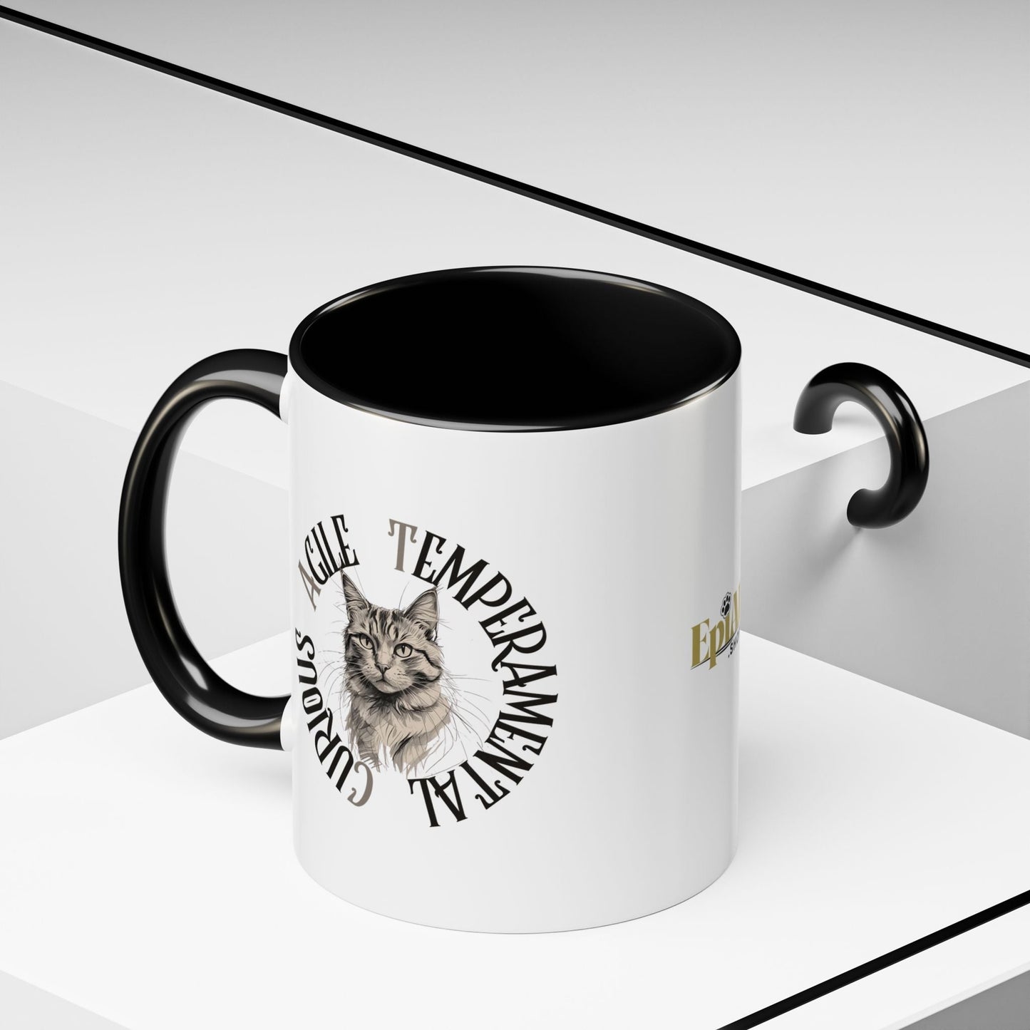 Taza de café con acento de gato encantador
