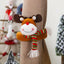 Cortinas de cuadros navideños con sujetadores de Santa y muñeco de nieve
