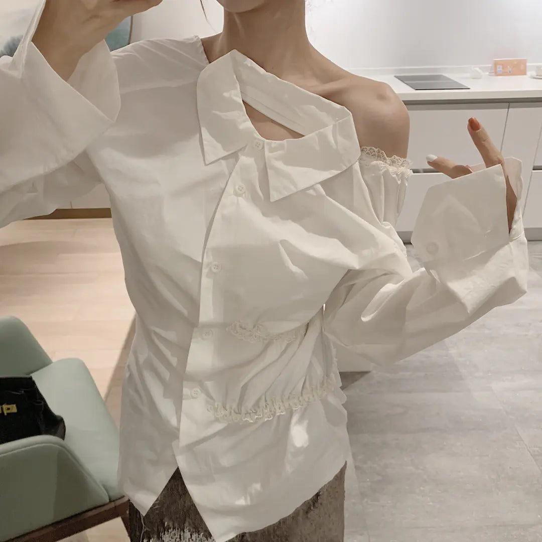 Camisa Elegante Blanca con Volantes y Espalda Descubierta