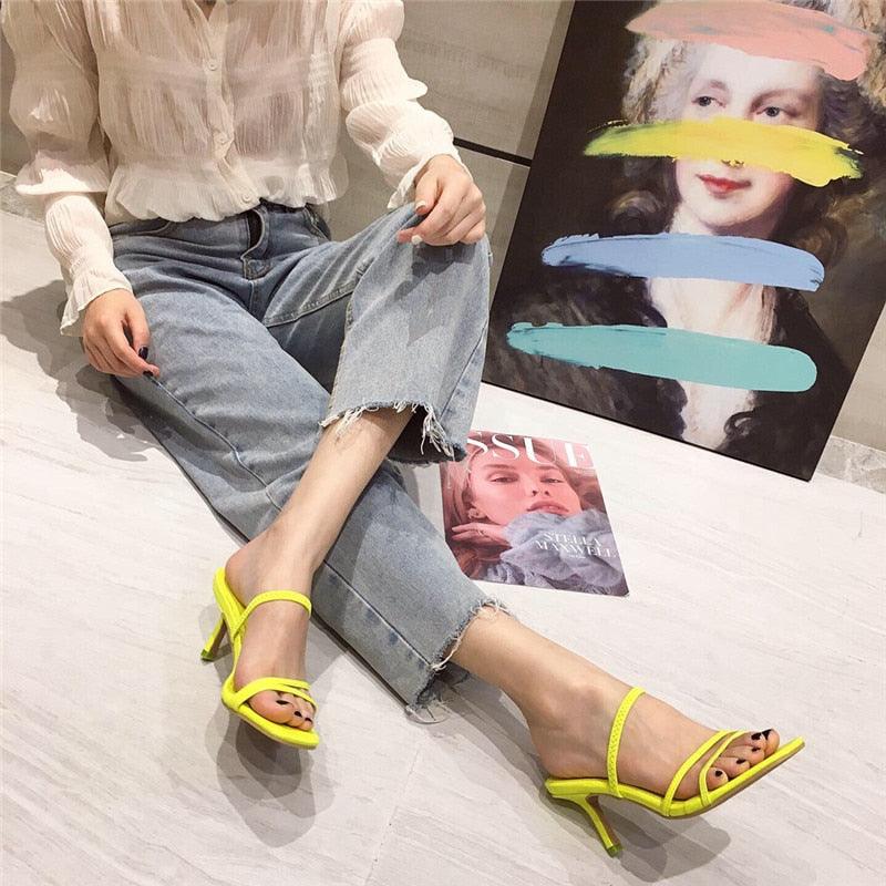 Sandales ouvertes carrées chic pour femmes avec talons moyens