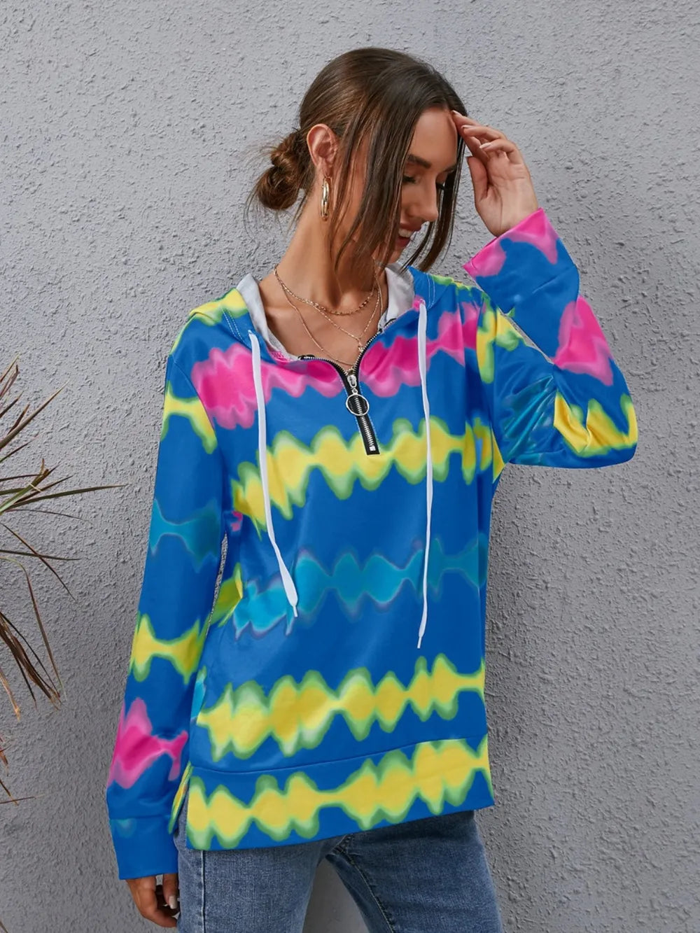 Sudadera con cuello de cremallera y hombros caídos en contraste