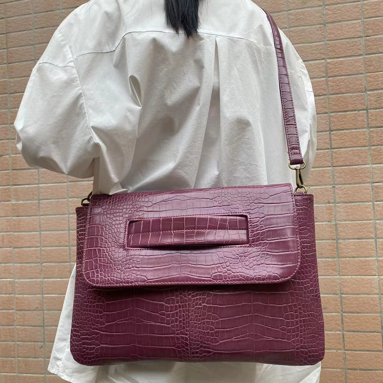 Crocodile patterned carrying bag with sleeve, large capacity file bag, storage bag, official document bag - Korvel