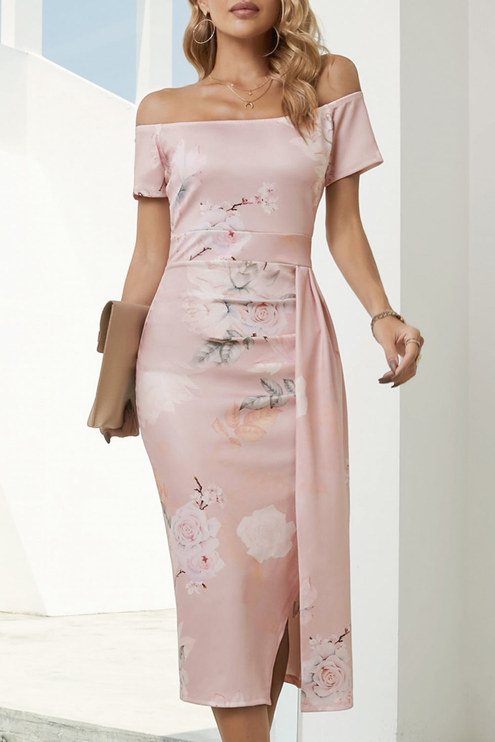 Robe midi charmante à épaules dénudées avec fente