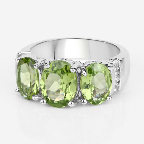 Anillo de Plata Esterlina con Peridoto y Topacio Blanco de 4.14 Quilates