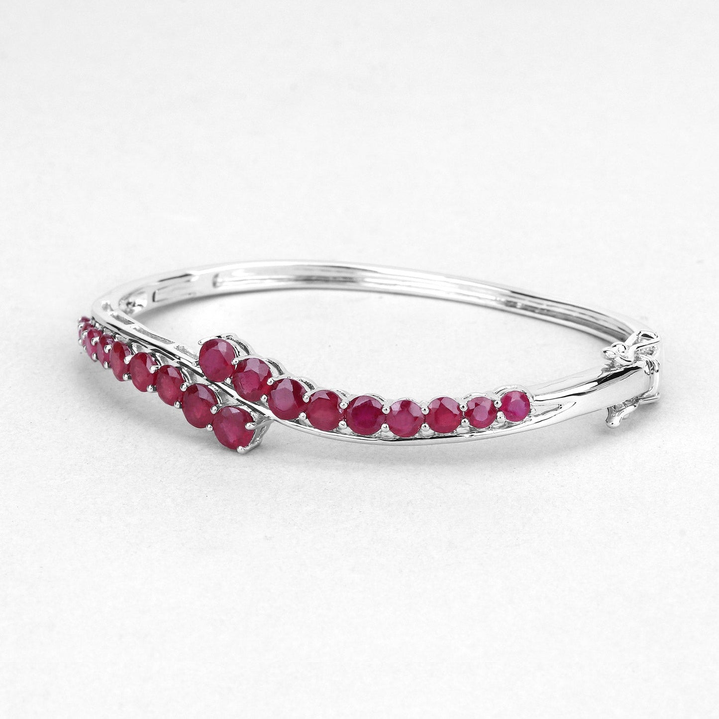 Brazalete de Rubí Relleno de Vidrio de 9.10 Quilates en Plata Esterlina .925
