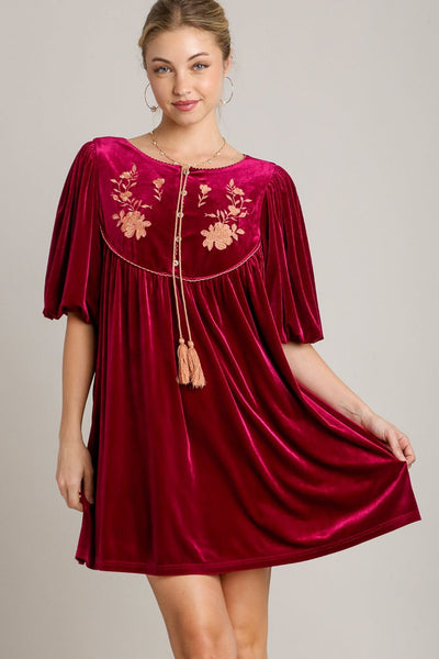 Robe Mini en Velours à Manches Courtes Brodée avec Franges