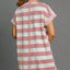 Vestido Mini de Rayas con Aplique de Paz de Manga Corta