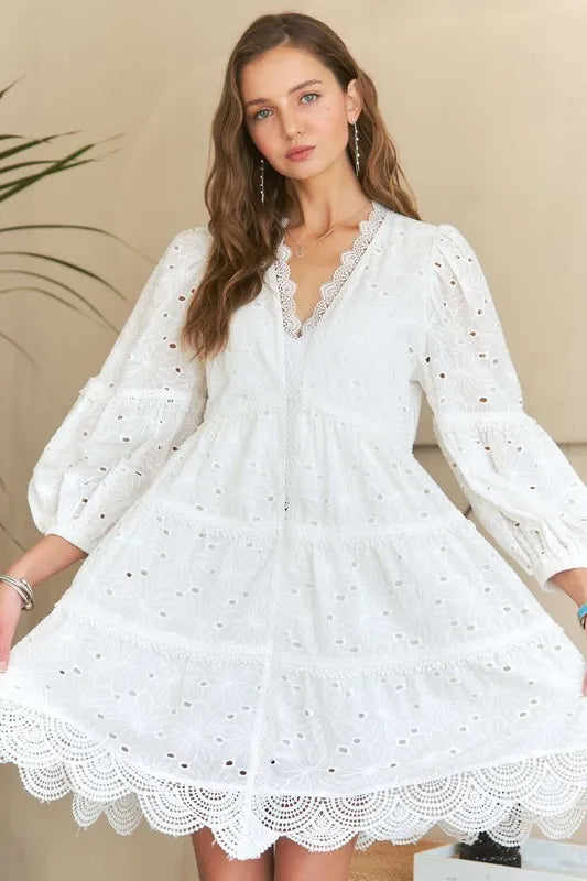 Robe Babydoll à Col V en Dentelle Détail et Œillets à Volants
