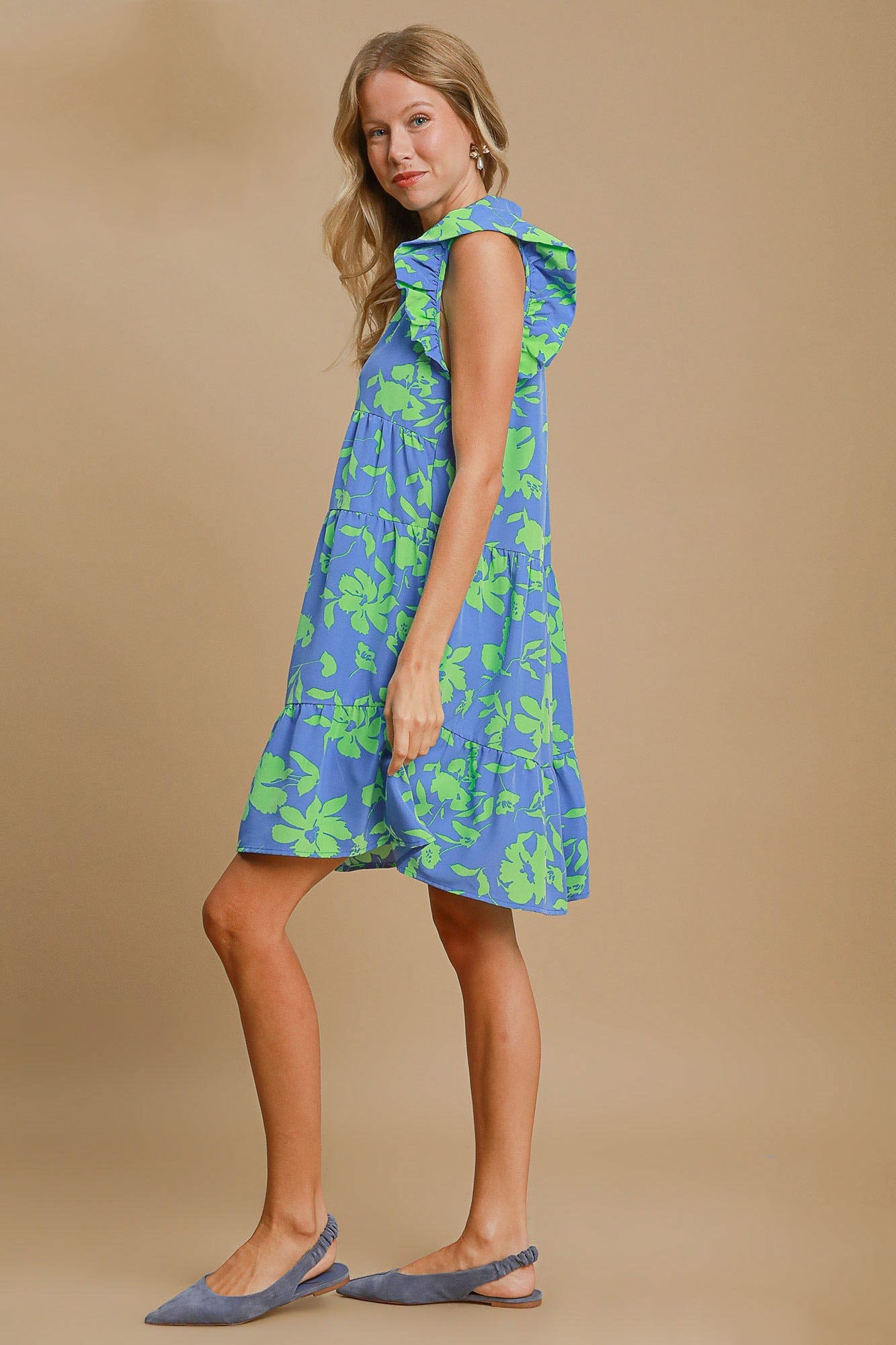 Vestido de Talla Grande con Estampado Floral y Mangas con Volantes