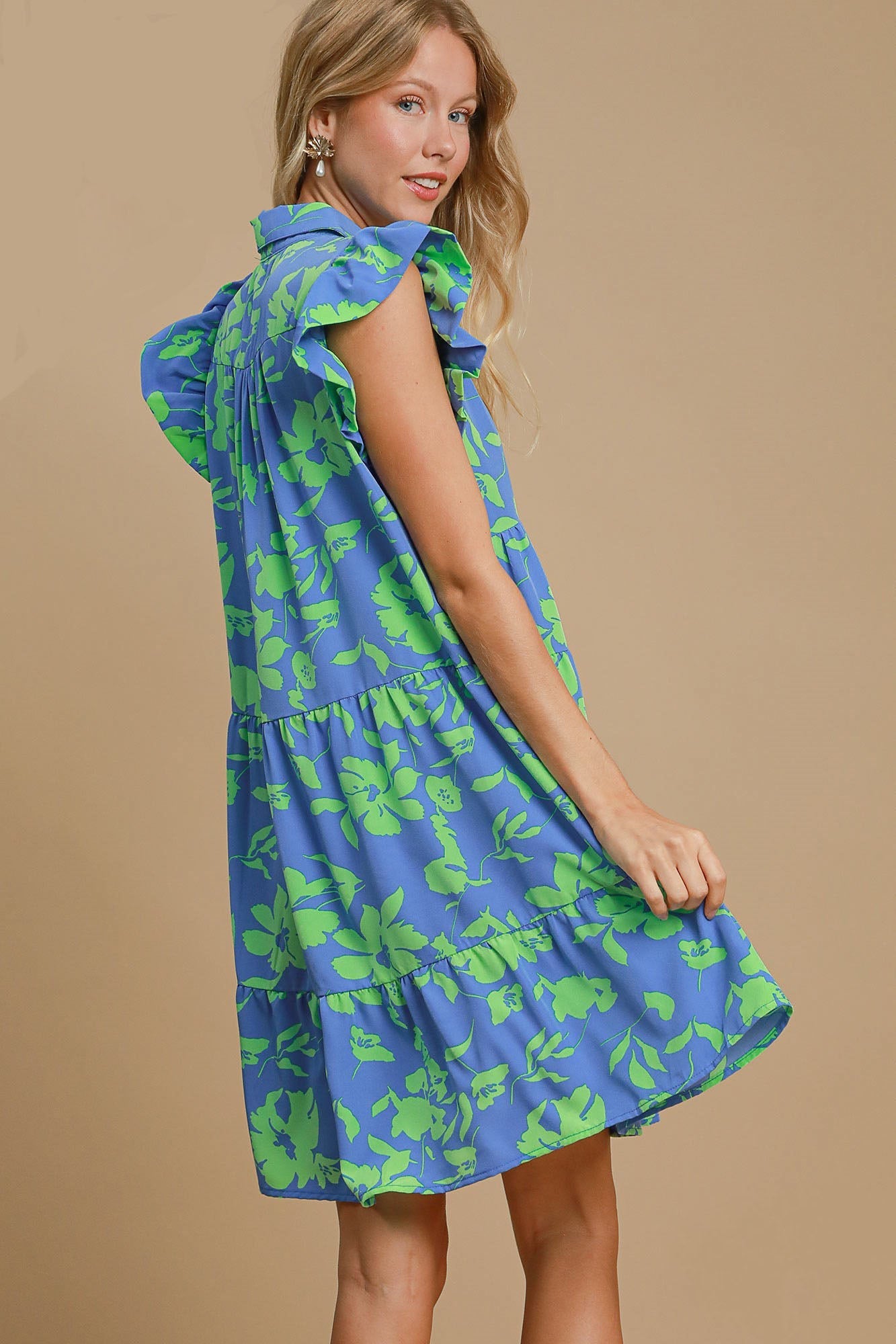 Vestido de Talla Grande con Estampado Floral y Mangas con Volantes