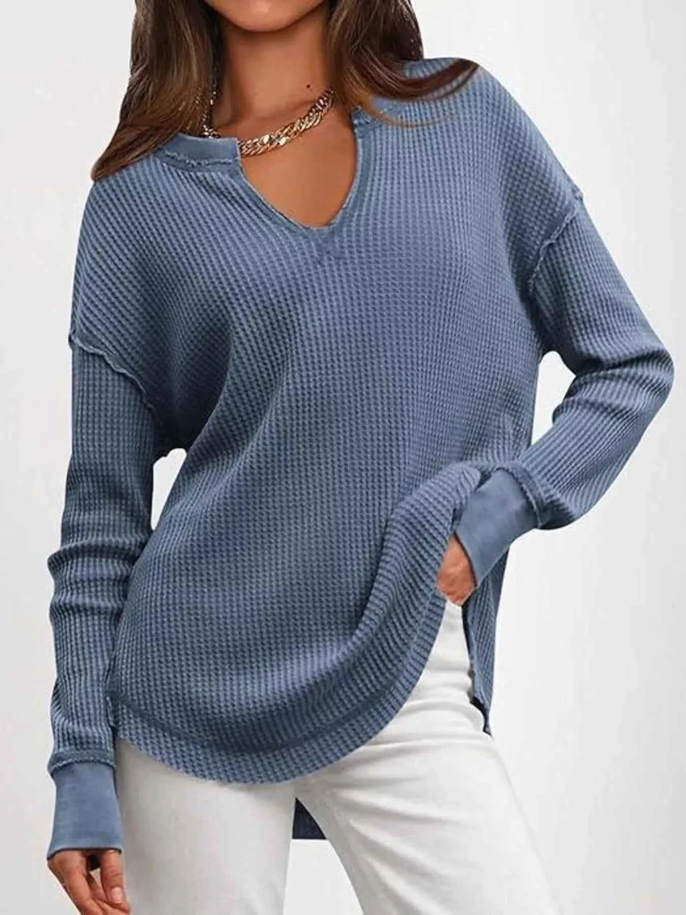Camiseta de manga larga con corte y escote en V