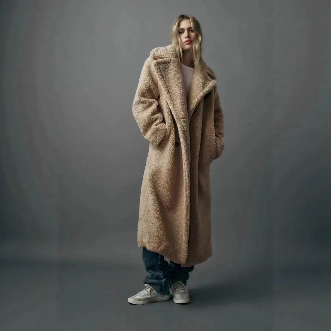 Manteau en Fleece de Laine d'Agneau Surdimensionné avec Grand Revers