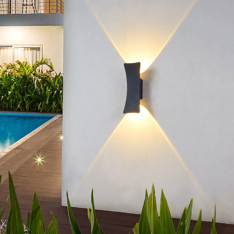 Lámpara de pared exterior impermeable premium para jardines de villa