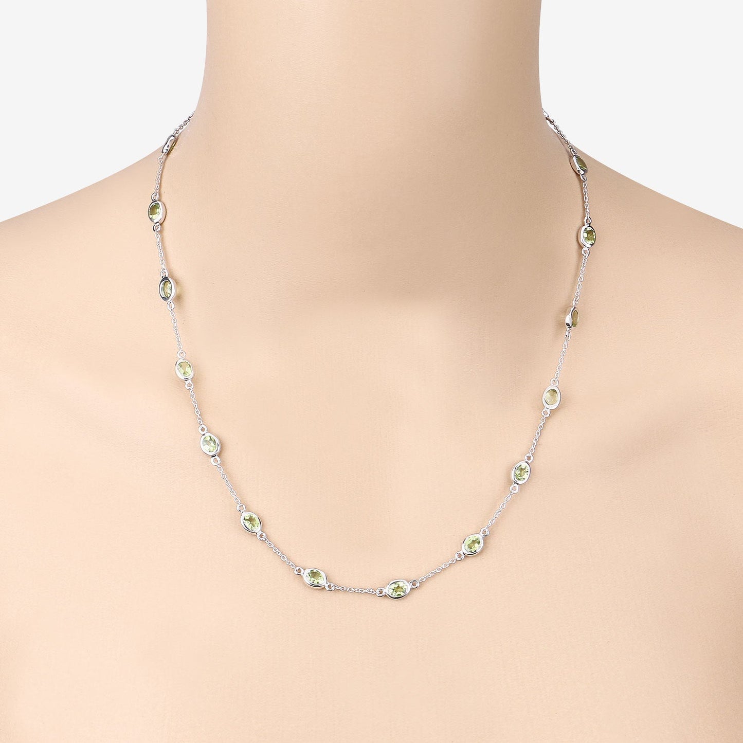 Collar de Peridoto Genuino de 6.30 Quilates en Plata Esterlina