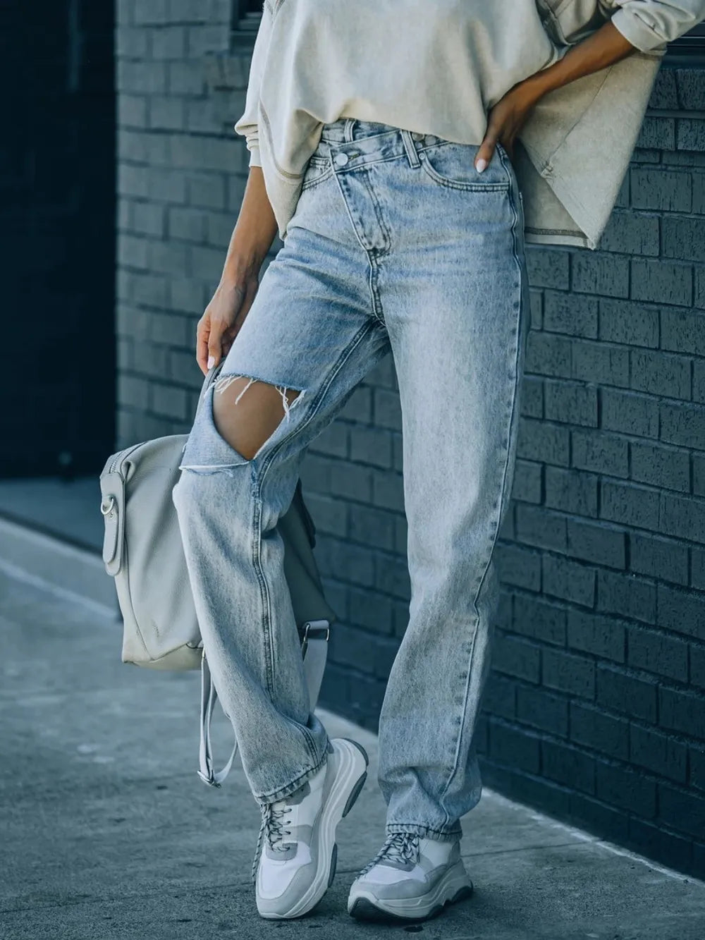 Distressed Asymmetric Waist Jeans - Korvel