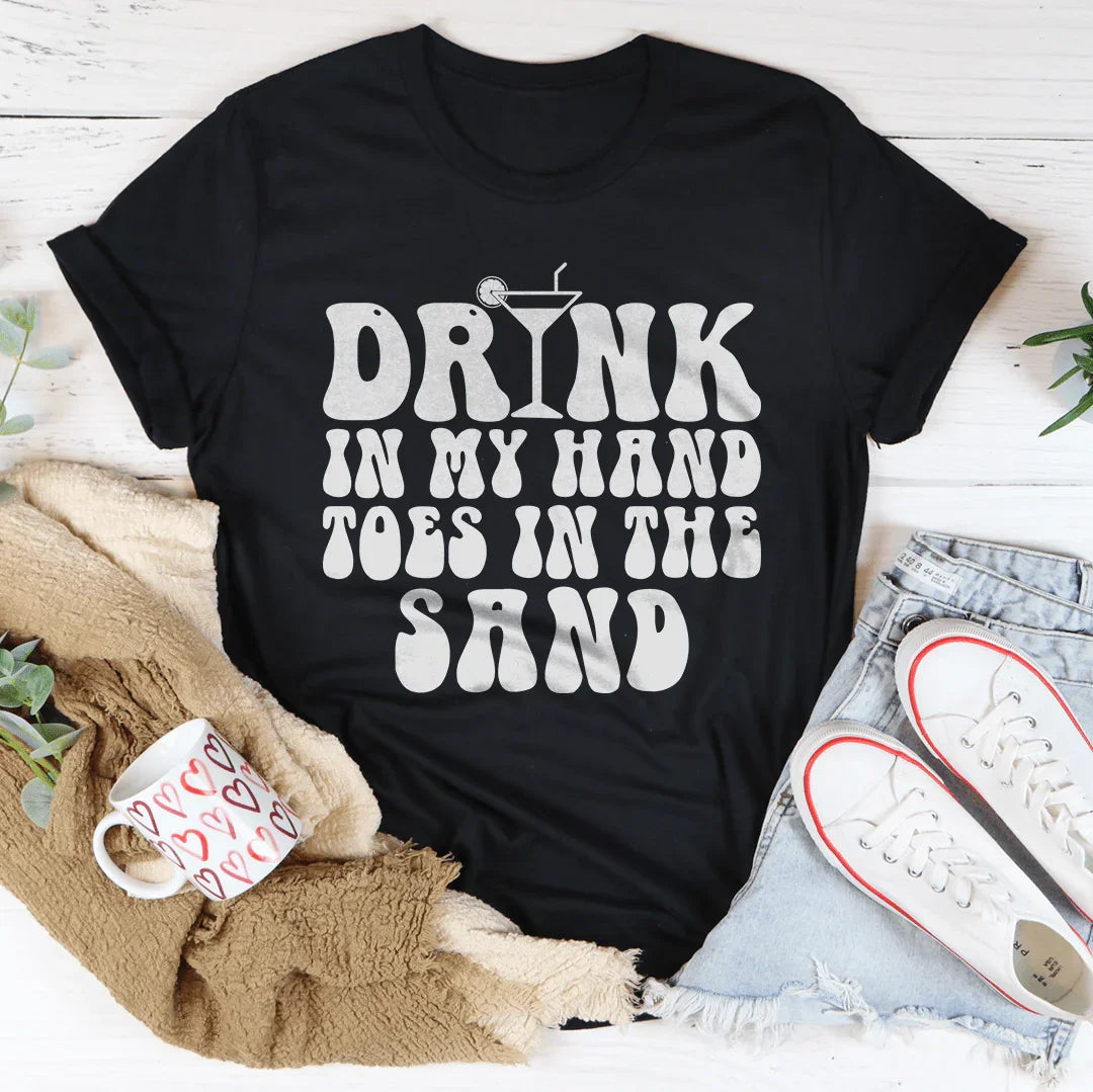 Camiseta "Bebe en mi mano, dedos de los pies en la arena"