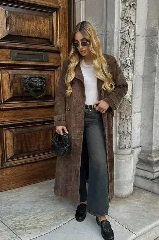 Manteau long élégant avec ceinture et design double boutonnage